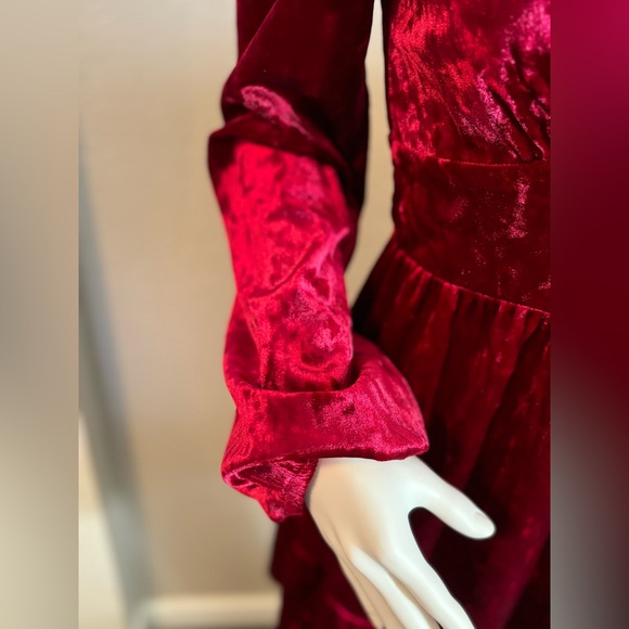 🌲♥️ City Vibe Red Long Sleeve Crushed Velvet Tiered Dress - Picture 6 of 9